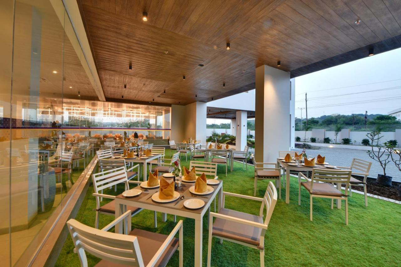 Click Hotel Pithampur Mhow Exterior foto